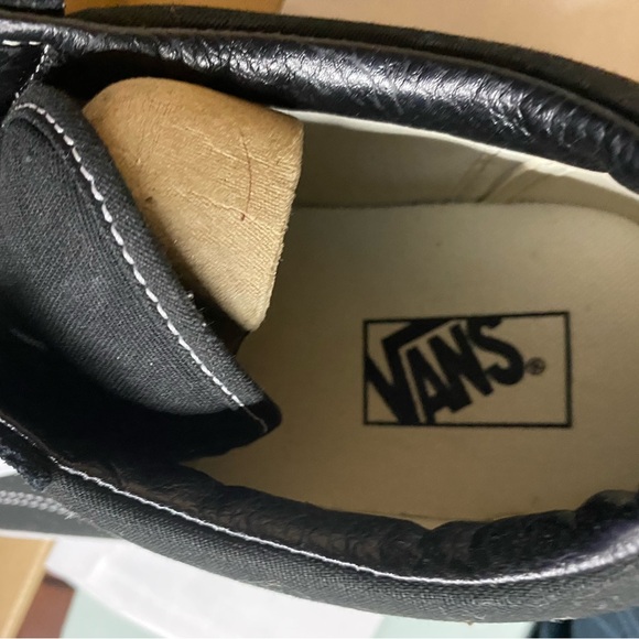 Vans Black and White Sneakers Classic Style Men’s - Picture 8 of 10